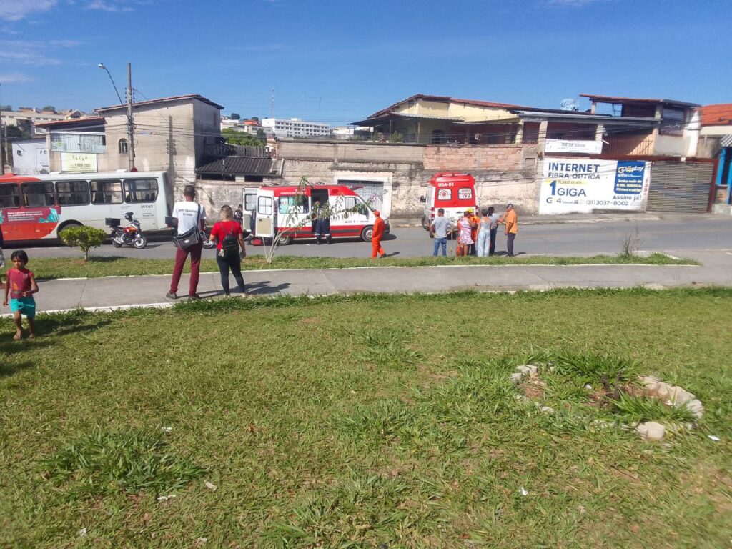 Mulher tem perna amputada após cair de ônibus em Santa Luzia - Foto: Divulgação/Rogério Magno