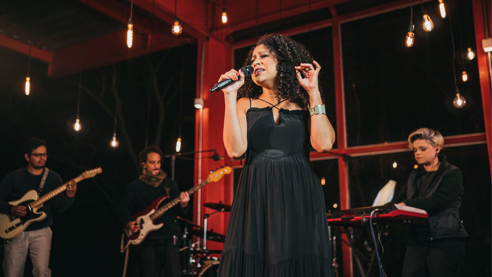 Cantora brasiliense Bárbara Silva lança seu primeiro álbum bf764099 eb46 417e 875a d655b24fa894