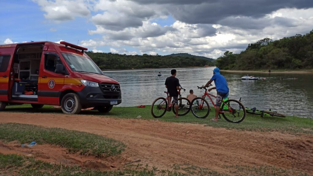 Jovem de 19 anos morre afogado na Lagoa Várzea das Flores, em Betim - Foto: Divulgação/CBMMG