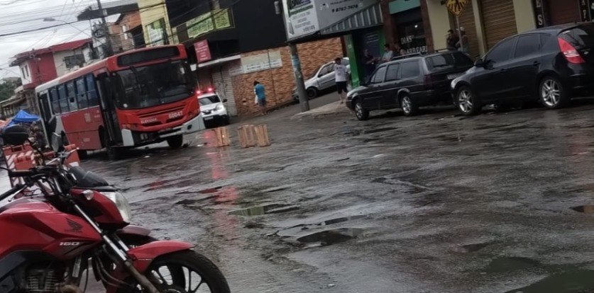 Motorista de ônibus é baleado após discussão no trânsito no bairro Morro Alto, em Vespasiano - Foto: Reprodução