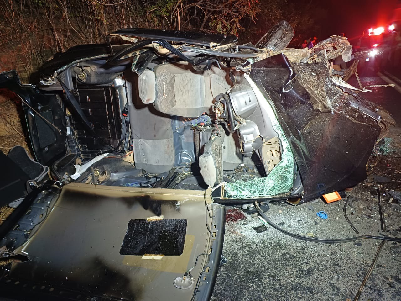 Duas pessoas morrem em acidente entre carros na rodovia MG-308, em Montes Claros - Foto: Divulgação/Corpo de Bombeiros