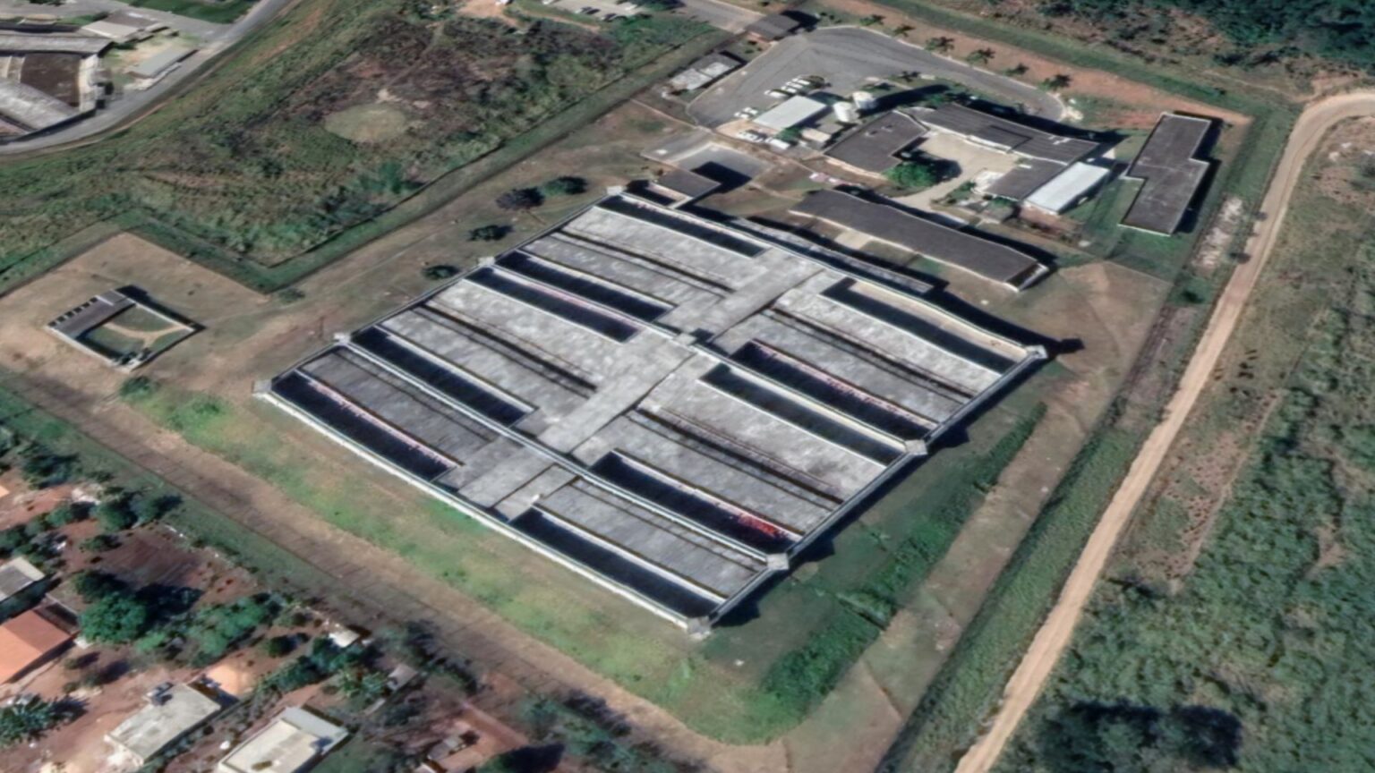 Travesti é queimada com água quente por ex-namorado dentro de presídio em Minas - Foto: Reprodução/Google Earth