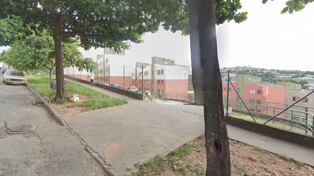 Mulher é morta com tiro nas costas dentro de condomínio no bairro Castanheira, em BH - Foto: Reprodução/Google Street View