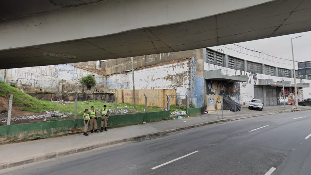 Corpo carbonizado é encontrado dentro de contêiner no bairro Lagoinha, em BH - Foto: Reprodução/Google Street View