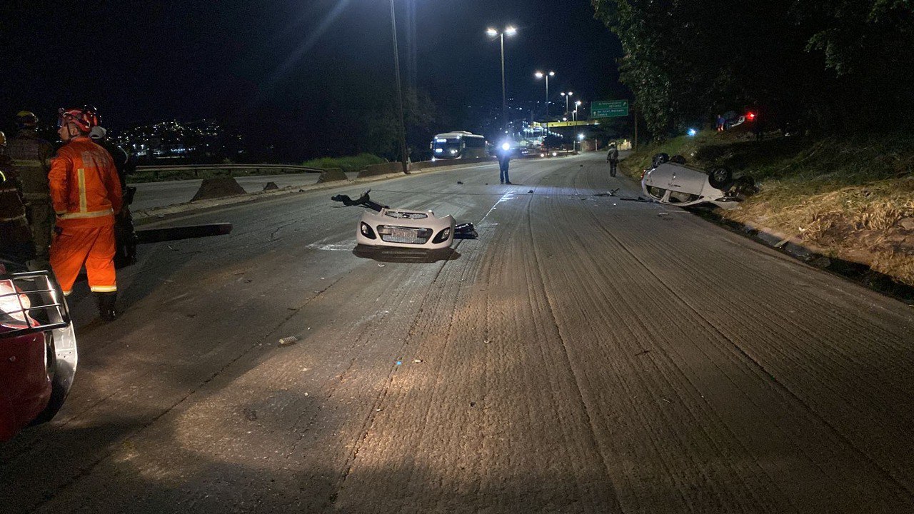 Acidentes deixa uma pessoa morta e cinco feridas no Anel Rodoviário, em BH - Foto: Divulgação/Corpo de Bombeiros