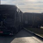 Batida entre dois ônibus deixa 17 feridos na Avenida Pedro I, em BH - Foto: Divulgação/Corpo de Bombeiros