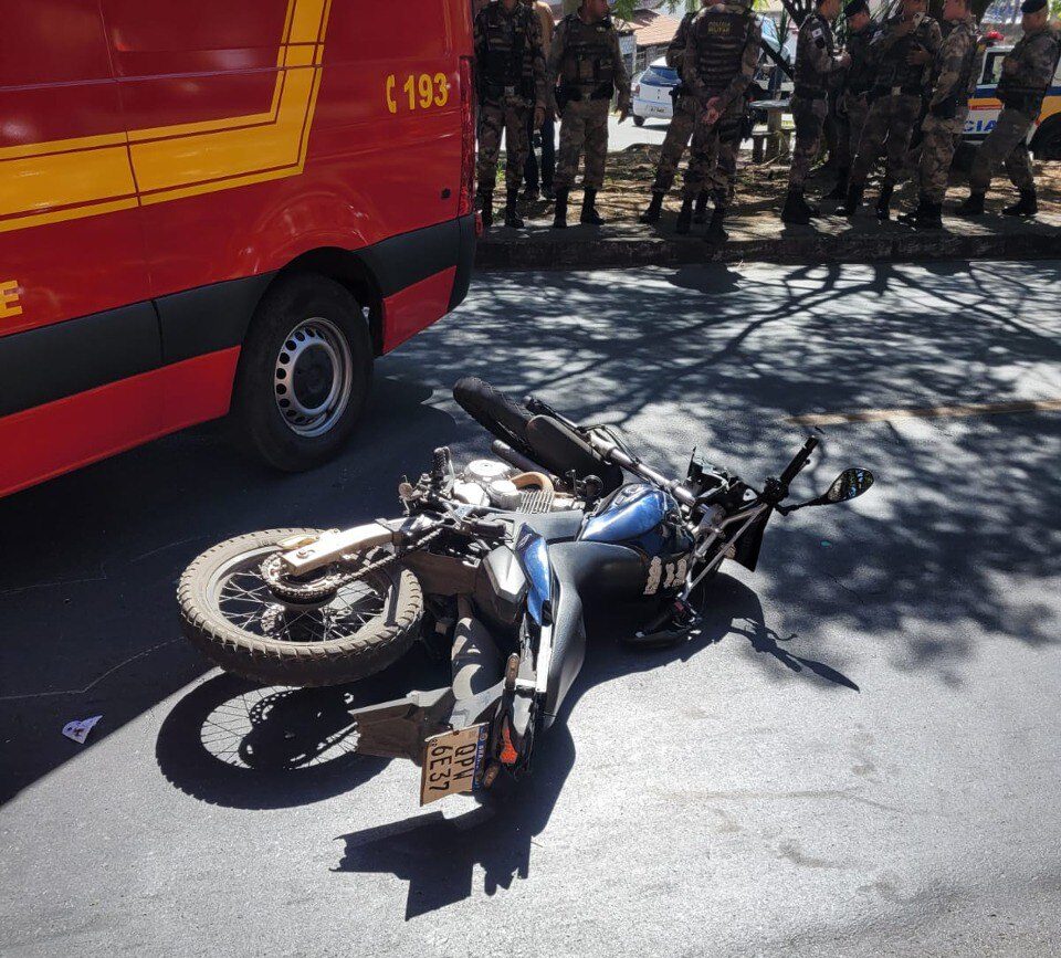 Motociclista foge de blitz e atropela sargento da PM em Contagem 1 Motociclista foge de blitz e atropela sargento da PM em Contagem