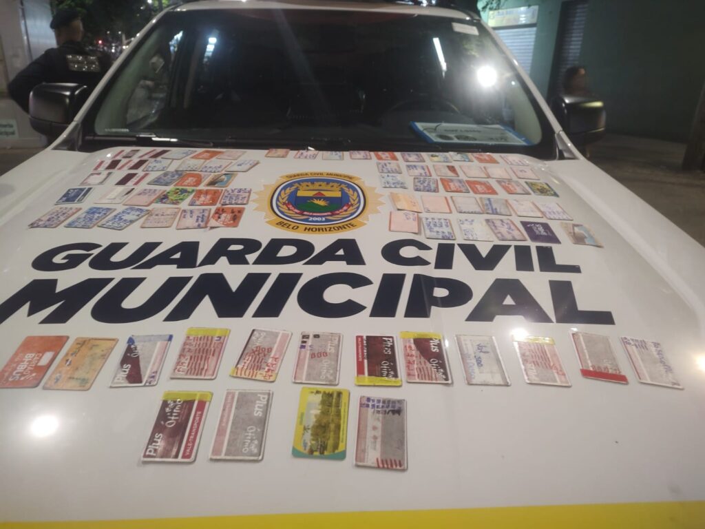 Homem é detido com mais de 130 cartões de ônibus no Centro, em BH - Foto: Divulgação/GCMBH
