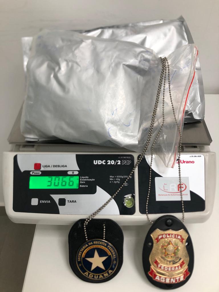 Mulher é presa com 3kg de cocaína em mala no Aeroporto de Confins - Foto: Divulgação/PF