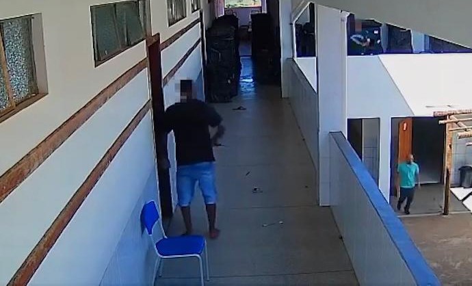 Estudante tenta esfaquear colega e causa pânico dentro de escola em Virgem da Lapa - Foto: Divulgação