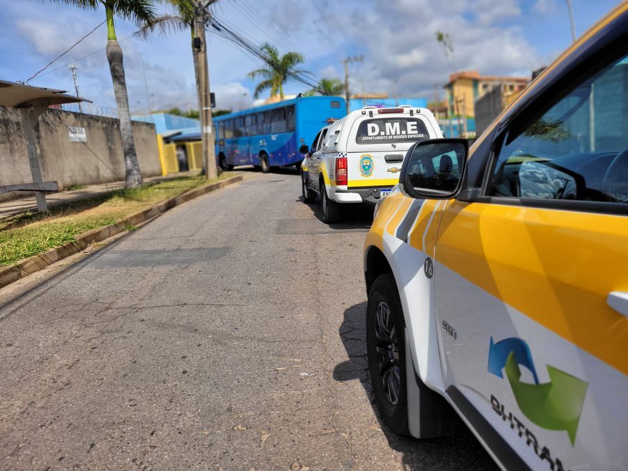 Quatro ônibus da TransOeste com pneus carecas são apreendidos em BH - Foto: Divulgação/BHTrans