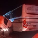 Acidente frontal entre ônibus e carreta deixa 47 feridos na MG-427, em Conceição das Alagoas - Foto: Divulgação/Corpo de Bombeiros