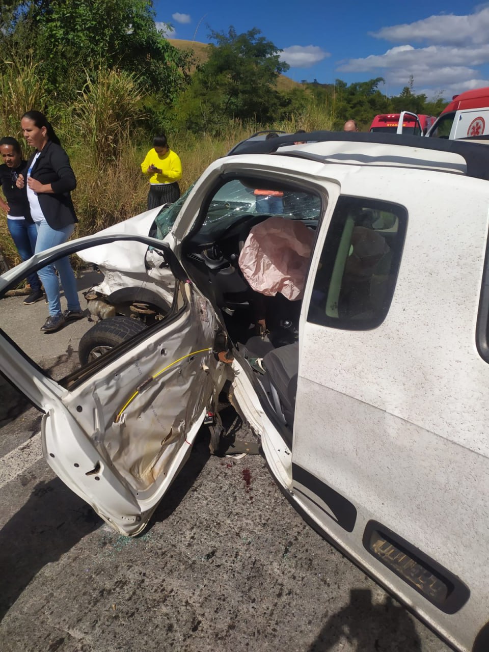 Uma pessoa morre e outras ficam feridas em acidente na BR-262, em Rio Casca - Foto: Divulgação/Corpo de Bombeiros