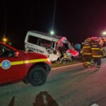 Sete pessoas ficam feridas em acidente entre van e caminhão na BR-381, em Carmópolis de Minas - Foto: Divulgação/Corpo de Bombeiros