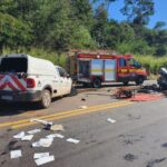 Colisão frontal deixa feridos e complica trânsito na BR-381, em Ravena - Foto: Divulgação/Corpo de Bombeiros