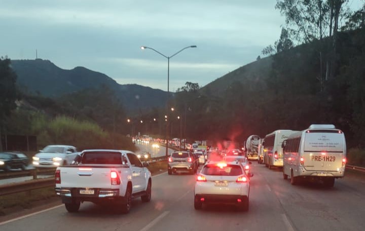 Acidente entre duas carretas causa mais de 10 km de congestionamento no Anel Rodoviário, em BH - Foto: Divulgação (Arquivo)