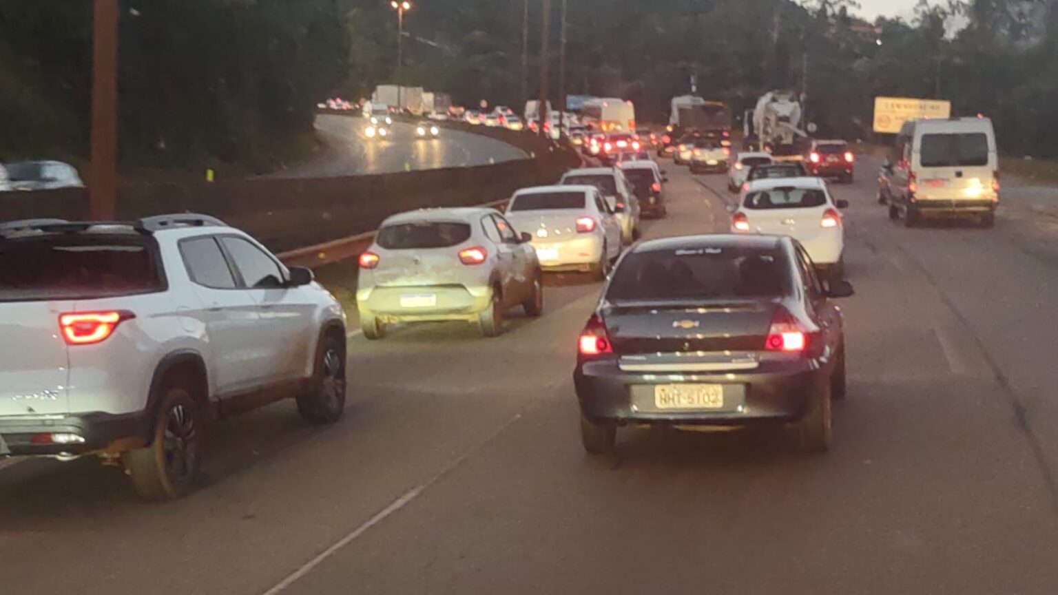 Acidente interdita faixas e causa lentidão na BR-040, em Belo Horizonte Acidente interdita faixas e causa lentidão na BR-040, em Belo Horizonte - Foto: Divulgação