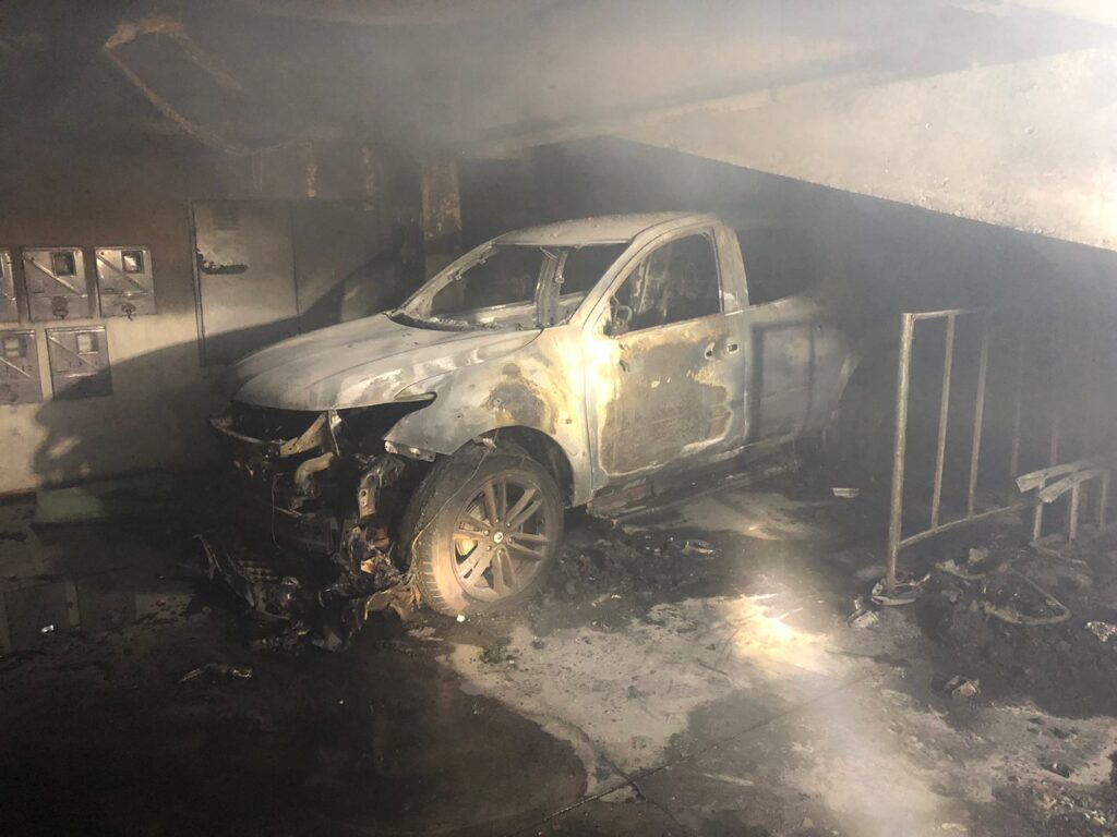 Incêndio em garagem de prédio atinge quase 20 carros no bairro Buritis, em BH - Foto: Divulgação/Corpo de Bombeiros