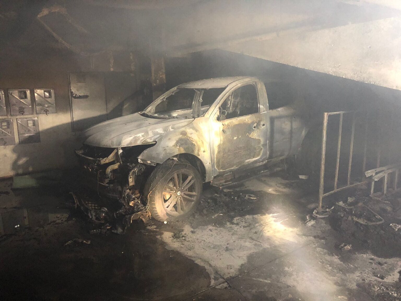 Incêndio em garagem de prédio atinge quase 20 veículos no bairro Buritis, em BH Incêndio em garagem de prédio atinge quase 20 carros no bairro Buritis, em BH - Foto: Divulgação/Corpo de Bombeiros
