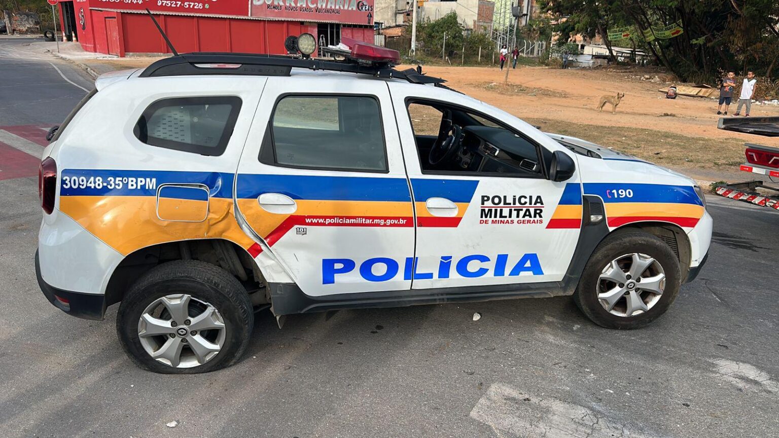 Viatura da PM é atingida por ônibus do Move e capota em Santa Luzia Viatura da PM é atingida por ônibus do Move e capota em Santa Luzia - Foto: Divulgação/PMMG