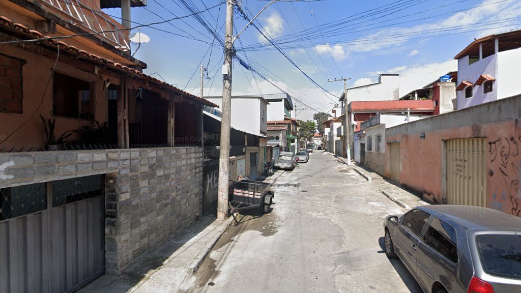 Homem é morto com mais de 20 tiros no rosto e na cabeça no bairro Nova Cintra, em BH - Foto: Reprodução/Google Street View