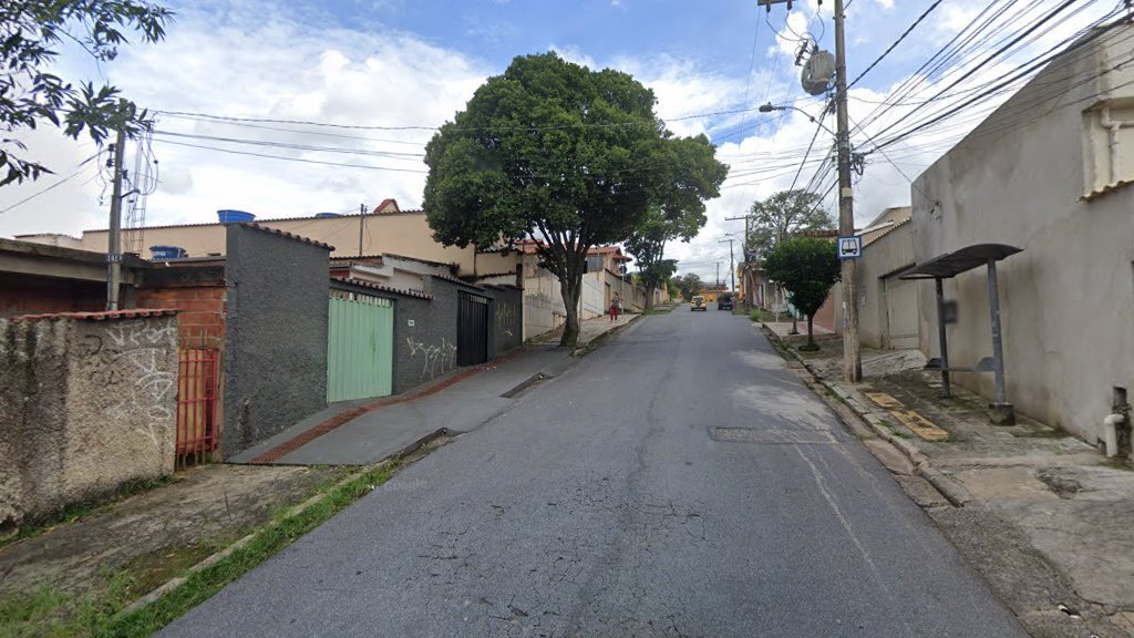 Homem é morto a tiros na frente da esposa e filho no bairro Miramar, em BH - Foto: Reprodução/Google Street View