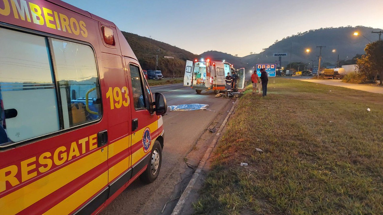 Motociclista morre em grave acidente na rodovia BR-116, em Muriaé - Foto: Divulgação/Corpo de Bombeiros