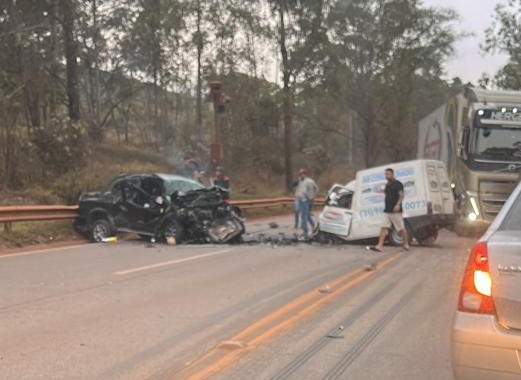 Grave acidente entre carros deixa uma pessoa morta e outra ferida na BR-040 em Nova Lima - Foto: Reprodução/Redes Sociais