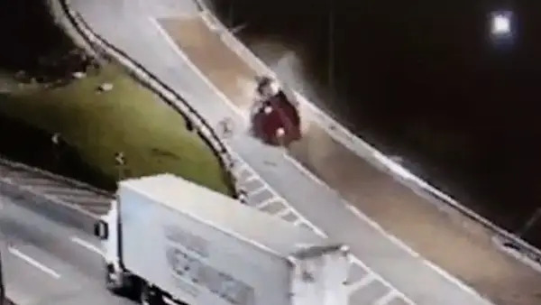 Vídeo mostra momento que caminhão sem freio usa área de escape do Anel Rodoviário, em BH; ASSISTA - Foto: Reprodução