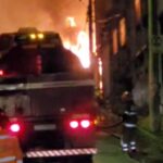 Onze famílias são retiradas de casa durante incêndio no bairro Cachoeirinha, em BH - Foto: Reprodução/Redes Sociais