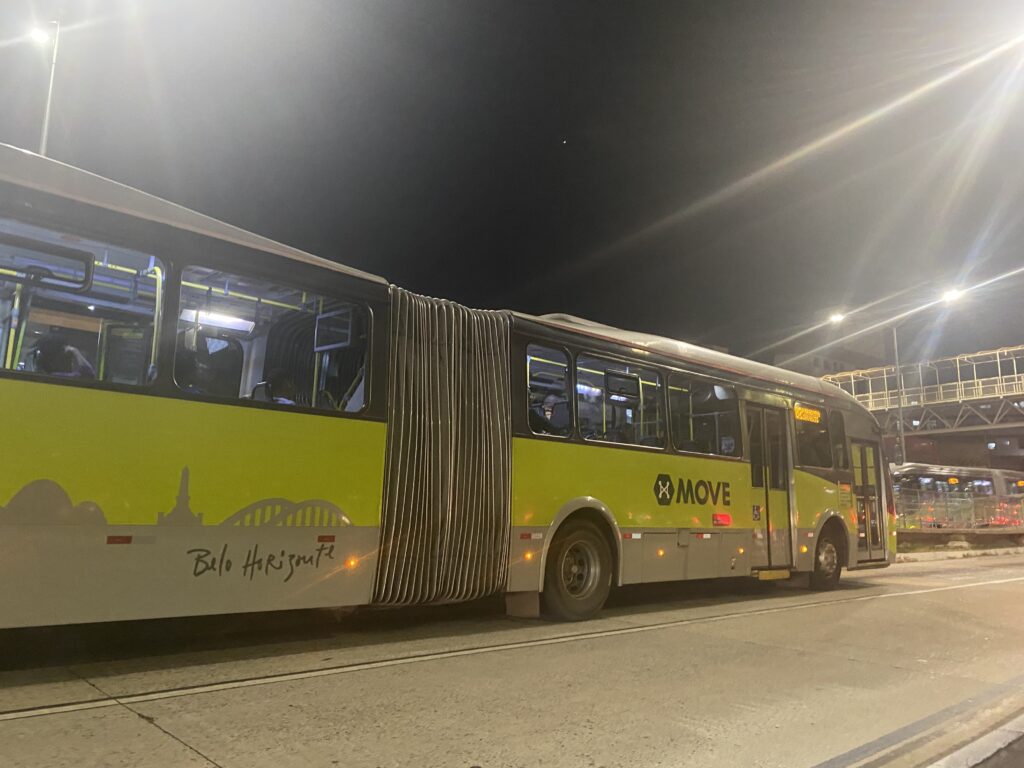 Ônibus em BH: valor da tarifa volta para R$ 4,50 e e aumento de viagens a partir deste sábado - Foto: Por Dentro de Minas