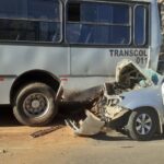 Três pessoas ficam feridas após carro bater na traseira de ônibus na MG-435, em Caeté - Foto: Divulgação/Corpo de Bombeiros