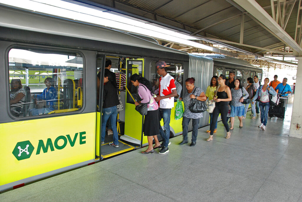 Mulher é agredida, esfaqueada e roubada na Estação Pampulha, em BH - Foto: Breno Pataro/PBH