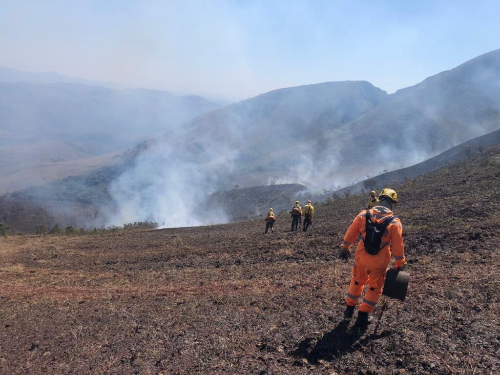 Incêndio destrói Parque Nacional da Serra do Gandarela, na Grande BH - Foto: Divulgação/Corpo de Bombeiros