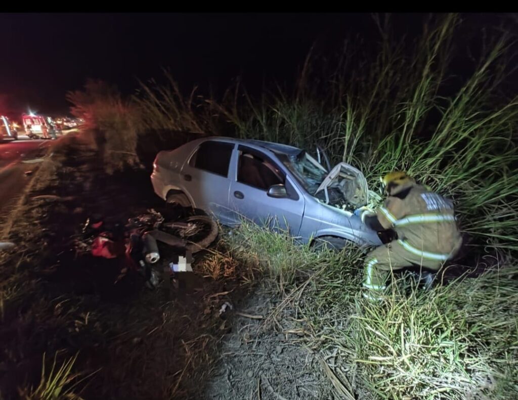 Acidente frontal entre carro e motocicleta mata homem na MGC-491, em Alfenas - Foto: Divulgação/Corpo de Bombeiros