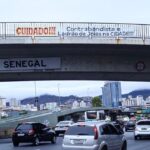 Faixas são espalhadas na chegada de Jair Bolsonaro a BH: 'Ladrão de joias na cidade' - Foto: Reprodução/Redes Sociais