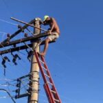 Após 24 horas, homem em fuga da polícia desce de poste em Itabira - Foto: Divulgação/Corpo de Bombeiros