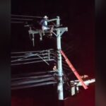 Homem sobe em poste de energia elétrica após fuga da polícia no bairro Clóvis Alvim, em Itabira; VÍDEO - Foto: Reprodução