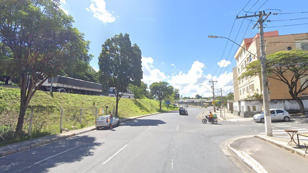 Piloto morre e garupa fica ferida em acidente de moto no bairro Boa Vista, em BH - Foto: Reprodução/Google Street View