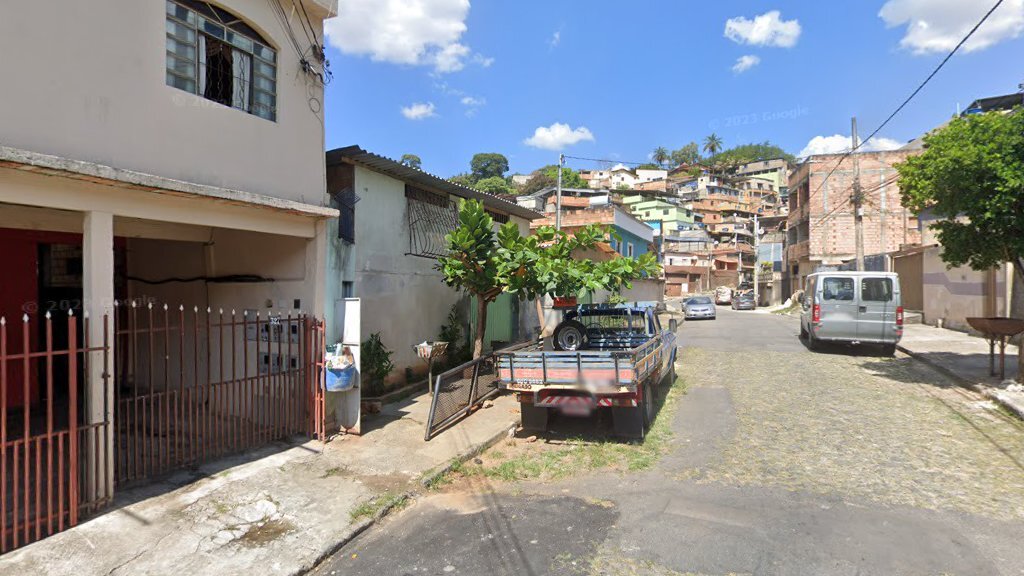 Homem é morto a tiros a luz do dia no bairro Pindorama, em BH - Foto: Reprodução/Google Street View