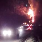 Caminhão pega fogo e interdita totalmente na MG-451, entre Pará de Minas e Ascensão - Foto: Reprodução