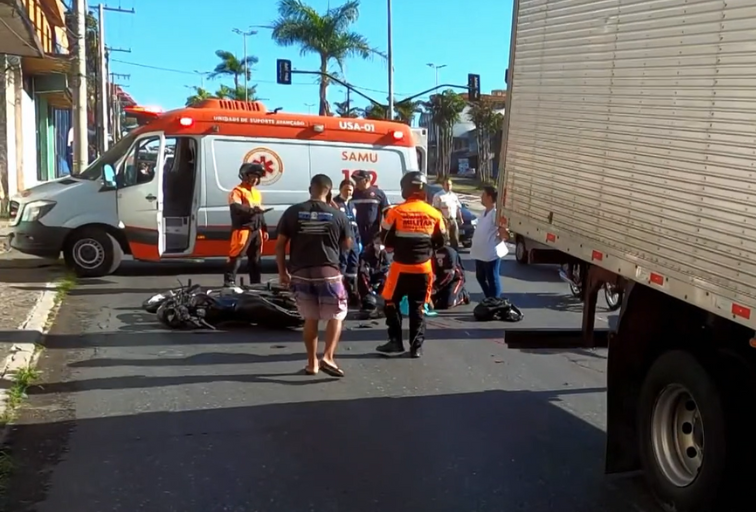 Motociclista morre em acidente com caminhão na Avenida Antônio Carlos, em BH - Foto: Reprodução/TV Globo