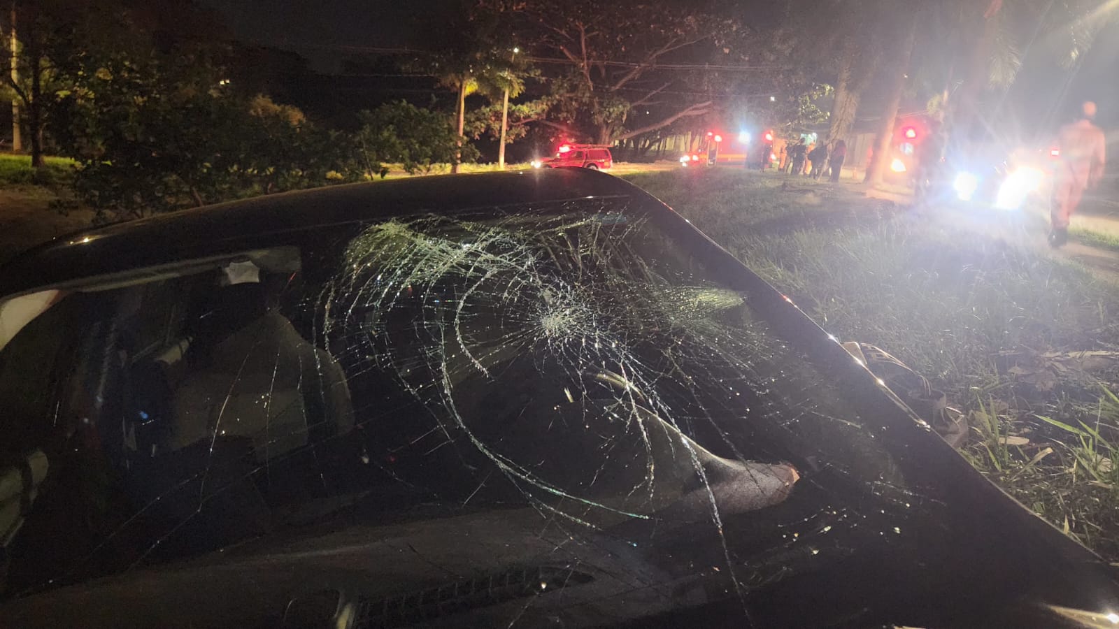 Jovens ficam feridos em acidente entre bicicleta e carro em Uberlândia - Foto: Divulgação/Corpo de Bombeiros