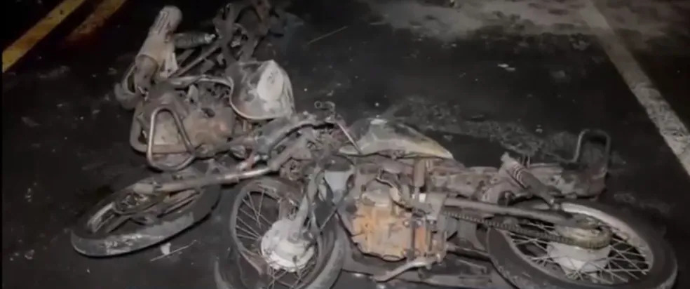 Motociclistas morrem em acidente frontal seguido de incêndio na BR-116, em Caratinga - Foto: Reprodução/Inter TV