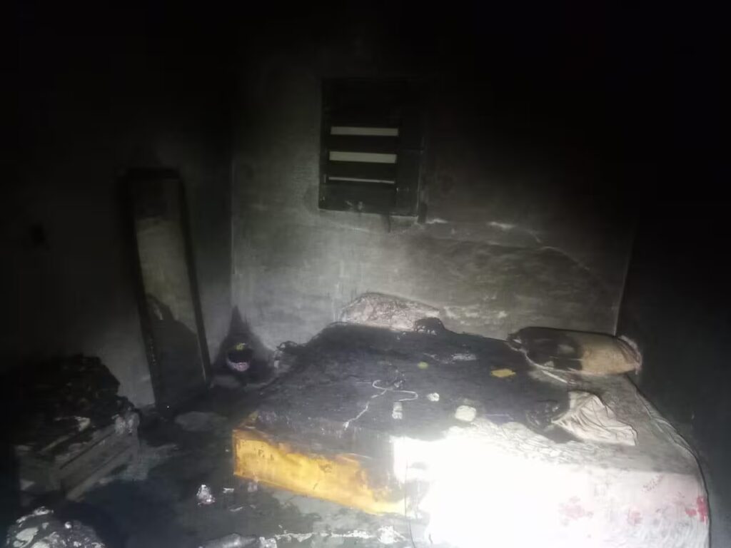 Homem ateia fogo na casa da ex e amiga dela fica com 70% do corpo queimado em Betim - Foto: Divulgação/Corpo de Bombeiros