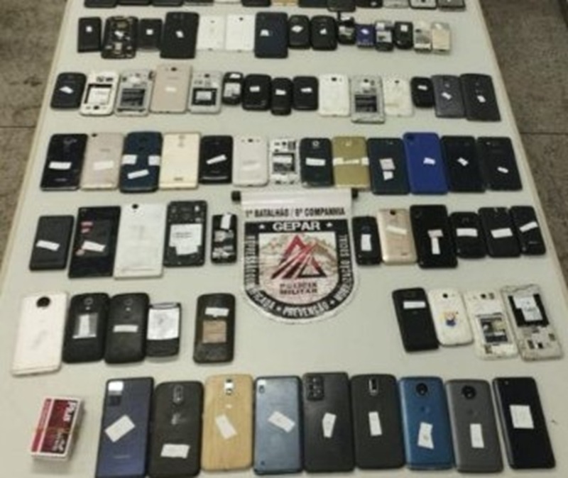 Polícia recupera 120 celulares e prende homens por receptação no Centro de BH - Foto: Divulgação/PM