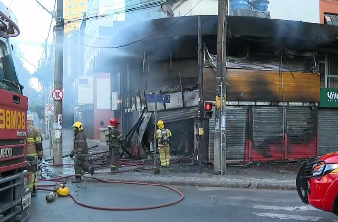 Incêndio destrói unidade da pastelaria Rei do Pastel, na Savassi, em BH - Foto: Divulgação/Corpo de Bombeiros