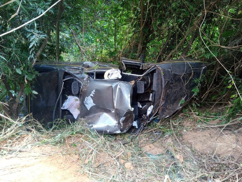 Homem morre e três pessoas ficam feridas em acidente na BR-352, em Pitangui - Foto: Divulgação/Corpo de Bombeiros