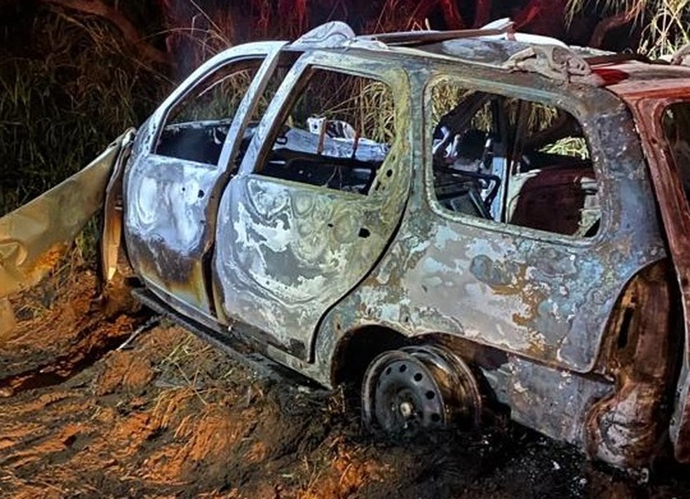 Três pessoas morrem em grave acidente entre carros na BR-365, em Patrocínio - Foto: Divulgação/Corpo de Bombeiros