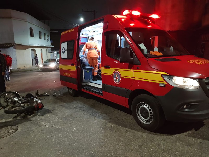 Acidente entre carro e moto deixa jovem ferido em Conselheiro Lafaiete - Foto: Divulgação/Corpo de Bombeiros